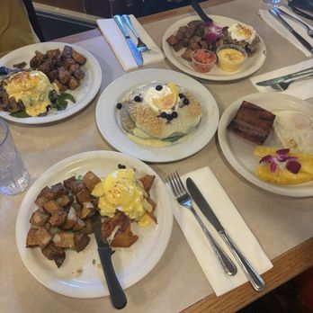 Cinnamon's Restaurant - Pancakes Near Me - Kailua, Hawaii Cinnamon's Restaurant - Pancakes Near Me - Kailua, Hawaii