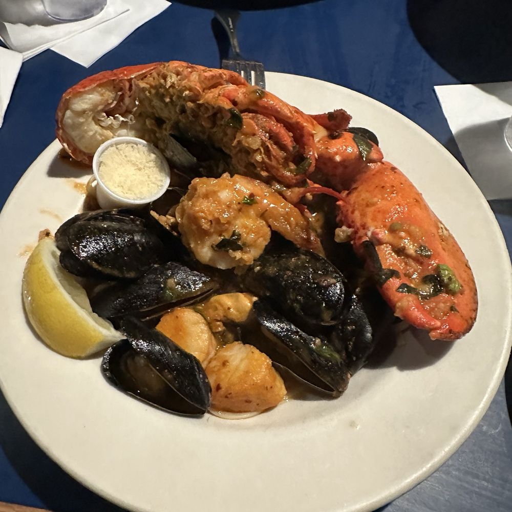 Boston Sail Loft - Diablo pasta plate - 1/2 Lobster, Giant shrimp, mussel, scallops and pasta - Bars Near Me - Boston, Massachusetts