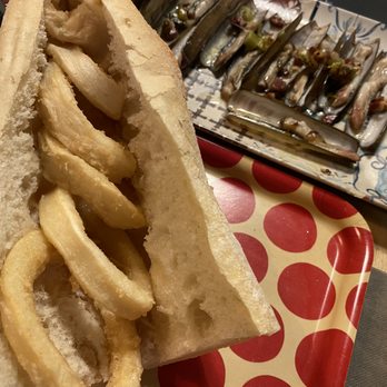 El Trocito del Medio - bocadillo de calamares, and razor clams - Spanish Near Me - València, V El Trocito del Medio - bocadillo de calamares, and razor clams - Spanish Near Me - València, V