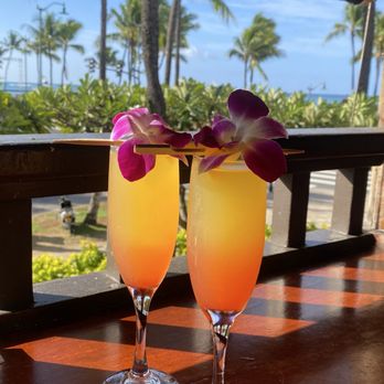 Lulu's Waikiki - Lulus mimosa ! Perfect way to kick off our honeymoon here in Waikiki - Burgers Near Me - Honolulu, Hawaii