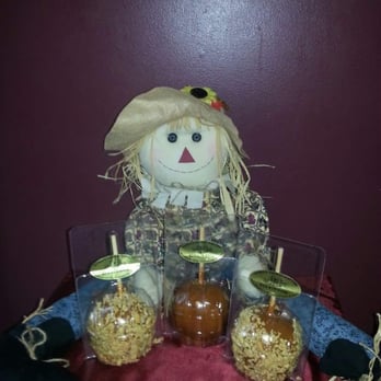 Pops Corn Crib - Homemade caramel apples. - Popcorn Shops Near Me - Crystal Lake, Illinois