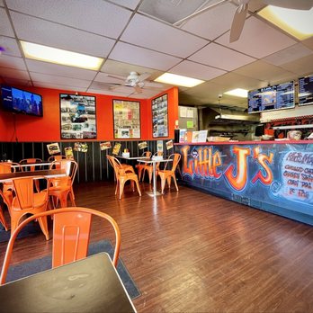 Little J's - Interior - American Near Me - Pittsburg, California
