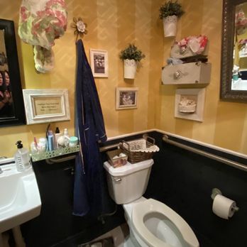 Pane e Vino - Adorable bathroom decor - Italian Near Me - Miami Beach, Florida Pane e Vino - Adorable bathroom decor - Italian Near Me - Miami Beach, Florida