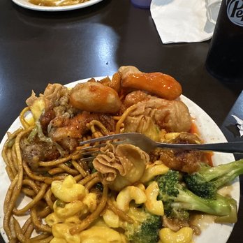 Asian Star China Buffet - Chicken and broccoli, sweet and sour chicken, noodles and macaroni - Chinese Near Me - Reynoldsburg, Ohio