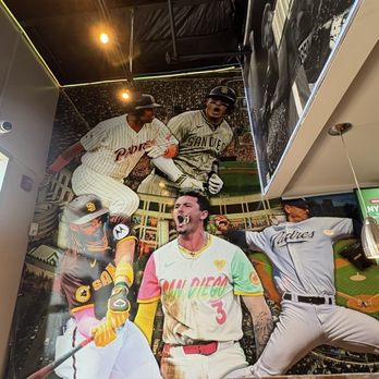 Victorinos Pizzeria  - Beautiful Padres mural and decor - Pizza Near Me - Chula Vista, California
