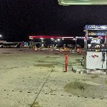 Road Ranger - a gas station at night - Convenience Stores Near Me - Champaign, Illinois