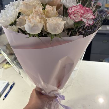 Bayside Florist - custom flower arrangement - Florists Near Me - Bayside, New York Bayside Florist - custom flower arrangement - Florists Near Me - Bayside, New York