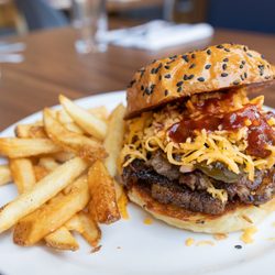 District All Day Delicious - HICKORY BURGER

sesame brioche * angus patty * glazed slab bacon * red onions * candied jalapeños * shredded cheddar * hickory sauce