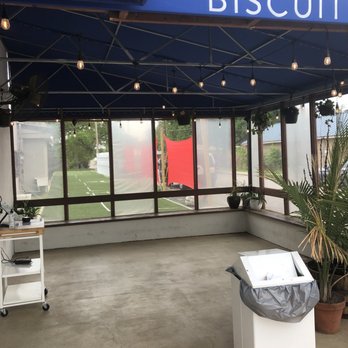Bird Bird Biscuit - Waiting area - Breakfast & Brunch Near Me - Austin, Texas