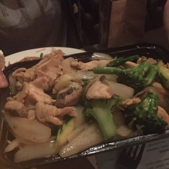 Born Thai - sauteed garlic chicken - Thai Near Me - Brooklyn, New York Born Thai - sauteed garlic chicken - Thai Near Me - Brooklyn, New York
