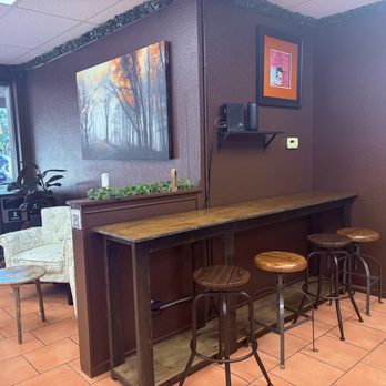Alondras Coffee - Seating area - Coffee & Tea Near Me - San Antonio, Texas Alondras Coffee - Seating area - Coffee & Tea Near Me - San Antonio, Texas