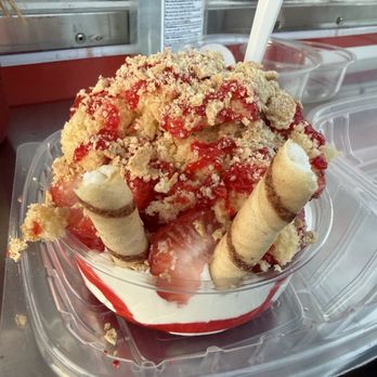 Wild Fresas - Strawberry cake bowl - Desserts Near Me - Orlando, Florida