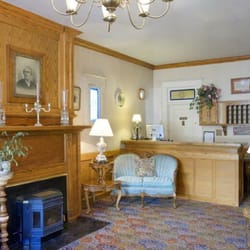 Royal Carriage Inn - I love historic hotels. so much history. unfortunatly no ghost like flo from hotel down the street. lol