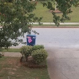 Overflowed trash can due to lack of service Overflowed trash can due to lack of service