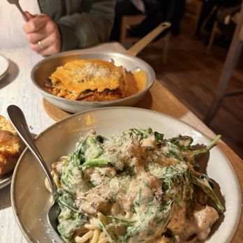 Capri Lasagneria - Spaghetti in cream sauce with sausage&spinach; Lasagna Pollo alla Vodka - Italian Near Me - Burlingame, California