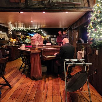 Fife 'n Drum Restaurant & Inn - Piano music was terrific. - New American Near Me - Kent, Connecticut