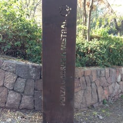Plaza Gabriela Mistral - Letrero de Plaza Gabriela Mistral