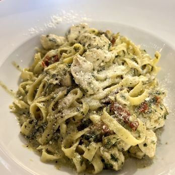 La Vecchia Ristorante - Tagliatelle al pollo - Italian Near Me - Toronto, Ontario La Vecchia Ristorante - Tagliatelle al pollo - Italian Near Me - Toronto, Ontario