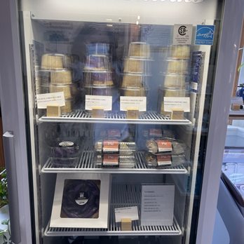Hood Famous - Cheesecakes galore! - Cafes Near Me - Seattle, Washington