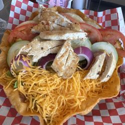 House salad with grilled chicken was fresh and filling. Debbie was a great waitress. Convenient right on the beach. Eat here every year.