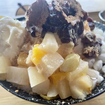 Peak Cafe - Old School Bingsu - Cafes Near Me - Northridge, California