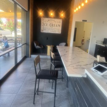 Scoops - Inside! - Ice Cream & Frozen Yogurt Near Me - Fresno, California Scoops - Inside! - Ice Cream & Frozen Yogurt Near Me - Fresno, California