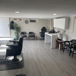 Pilgrim Barber Shop & Styling Salon