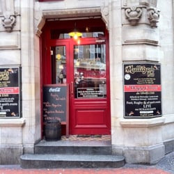 Mulligan's Pub - Mulligan's front door