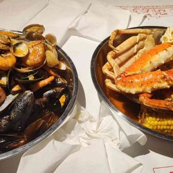 Pier 88 Boiling Seafood & Bar Mesa - Crab and shellfish