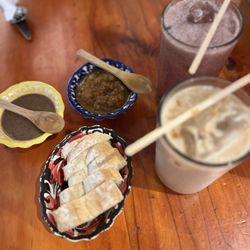 Maíz, Canela y Cilantro - Bread and salsa