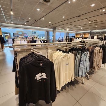H&M - Men's Clothing Near Me - Miami, Florida H&M - Men's Clothing Near Me - Miami, Florida
