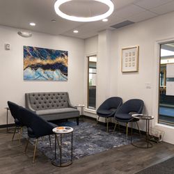 Mequon Vein - Germantown - Waiting area
