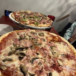 Cadena Bro’s Pizzeria - Awesome pizza!