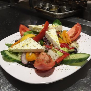 Au Vieux Duluth - salade grecque - Greek Near Me - Châteauguay, Quebec Au Vieux Duluth - salade grecque - Greek Near Me - Châteauguay, Quebec
