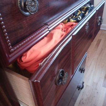 MakeSpace - New York - My chest drawer badly damaged - Self Storage Near Me MakeSpace - New York - My chest drawer badly damaged - Self Storage Near Me