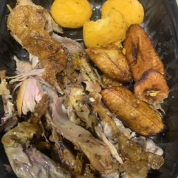 1/2 chicken with plantains and arepas 1/2 chicken with plantains and arepas