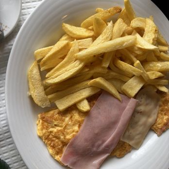 Pastelaria 1800 - Ham and Swiss omelette - Coffee & Tea Near Me - Lisbon, 11 Pastelaria 1800 - Ham and Swiss omelette - Coffee & Tea Near Me - Lisbon, 11