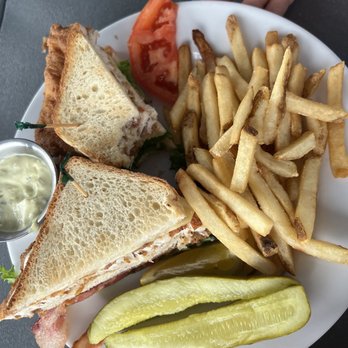 Daiquiri Deck - Key West Mahi sandwich - Seafood Near Me - Bradenton Beach, Florida