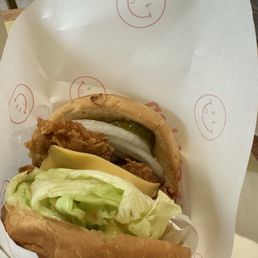 Perfectly wrap Mom's Chicken Sandwich reminder from KDrama . Perfectly wrap Mom's Chicken Sandwich reminder from KDrama .