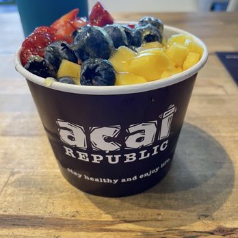 Acai Republic - Medium açaí bowl - Juice Bars & Smoothies Near Me - Baldwin Park, California