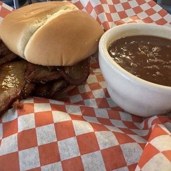 Apple Valley BBQ - Tri tip sandwich with baked beans - Barbeque Near Me - Mount Hood Parkdale, Oregon