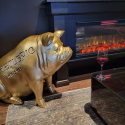 Truffle Pig Winery & Vineyards - Good day for the pig