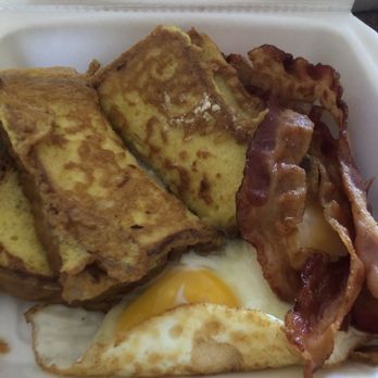 Michael's Burger - 2 French Toast, 2 Eggs and 3 Piece of Bacon Breakfast - Burgers Near Me - Canoga Park, California