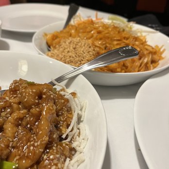 Hunan Lion - Pad Thai in the back - Chinese Near Me - Columbus, Ohio Hunan Lion - Pad Thai in the back - Chinese Near Me - Columbus, Ohio