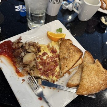 Keke's Breakfast Cafe - omelet and home fries with toast - Breakfast & Brunch Near Me - Wesley Chapel, Florida