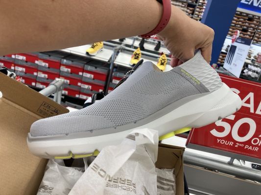 SKECHERS Warehouse Outlet