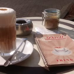 Cafe Duett Espressobar - Latte Macchiato in der Sonne =)