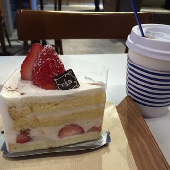Paris Baguette - Strawberry fresh cake. - Coffee & Tea Near Me - Brooklyn, New York