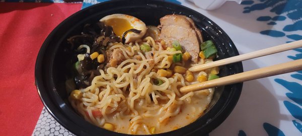 Poke Burri / Lifting Noodles Ramen by null