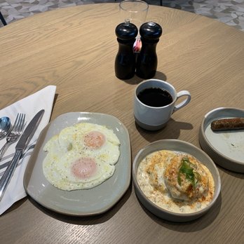 Anchor & Hearth Woodfired Kitchen - Biscuits and gravy - New American Near Me - Baytown, Texas